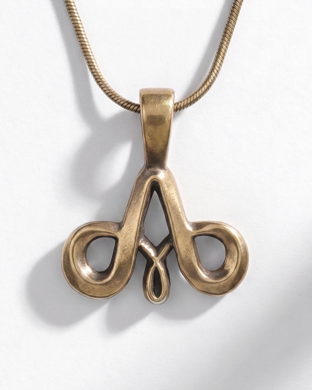 A / PENDENT ®