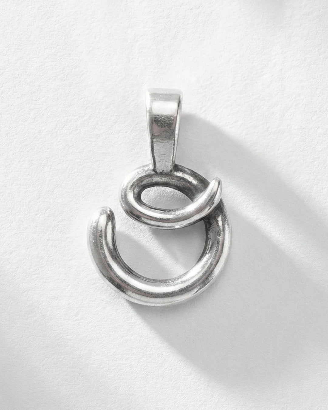 O / PENDENT ®